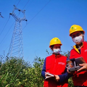 江西德安國(guó)網(wǎng)供電利用無人機(jī)巡線