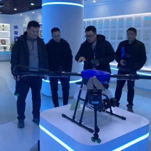 南京新農發展集團有限責任公司董事長戴康順等領導參觀考察拓攻機器人 ...