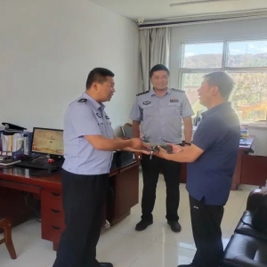 肅南公安：價(jià)值萬元無人機(jī)“飛”走，民警奮戰(zhàn)4天幫其回“家” ...